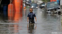 Banjir rob di kawasan tersebut sudah mulai terjadi sejak awal Januari 2018 yang diperkirakan oleh BMKG akan terus berlangsung hingga esok hari.