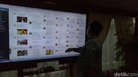 Di kolom TweetDeck, terpantau beberapa nama diketikkannya. Ada Presiden AS Donald J Trump, Golkar, Prabowo, hingga dirinya sendiri yang dicari Fahri. 