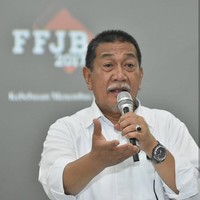 Artis sekaligus politikus Deddy Mizwar juga ternyata memiliki darah campuran. Ayahnya diketahui memiliki darah campuran Belanda dan Betawi. Wajahnya yang Indonesia banget bikin nggak nyangka ya.. Foto: Instagram @deddy_mizwar