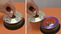 Zaman kejayaan CD mungkin sudah lewat, apalagi sekarang sudah ada DVD, USB Flash Drive, sampai Cloud. Makanya kotak CD bisa dimanfaatkan buat jadi penyimpanan rahasia. Istimewa/Boredpanda.