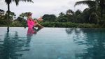 Foto: Gaya Liburan Paris Hilton Sebelum Dilamar Kekasih