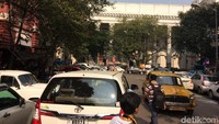 Klakson tak pernah berhenti dari dari pagi hingga dini hari di Kolkata. Tapi, tidak terlihat perang mulut di jalanan, bahkan jarang terjadi kecelakaan fatal (Masaul/detikTravel)