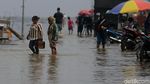 Banjir Rob Kembali Rendam Pelabuhan Kali Adem