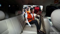 Pengacara Setya Novanto, Firman Wijaya menyebut kliennya siap jika eksepsinya ditolak hakim. Ia berharap dakwaan dibuat berdasarkan fakta yang sebenarnya dan bukan perkiraan. (Foto: Rengga Sancaya)