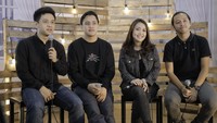 Para personel HIVI! bercerita lagu Remaja tersebut berkisah tentang indahnya kisah cinta di masa muda. Foto: Asep Syaifullah