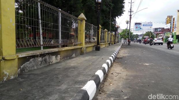 Dampak Pembangunan Overpass, Trotoar di Solo Ini Jadi Selebar 50 Cm