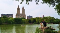 Central Park terdiri dari jalanan, padang rumput yang luas, danau, hutan, dan sejumlah atraksi yang disediakan oleh pengelola. (Foto: Dok. wolfy1966 via centralpark.com)
