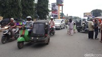 Uniknya lagi, di kawasan kota kita bisa melihat vespa motor. Ini angkutan umum khas Padangsidimpuan (Chaidir/detikTravel)