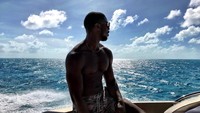 Di Instagram pribadinya Michael memajang fotonya tatkala sedang di atas kapal dengan temannya, Eric Yehezkel (michaelbjordan/Instagram)