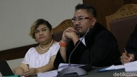 Vicky Prasetyo mengatakan Pretty meninggal dunia karena penyakit yang diidapnya. Namun belum diketahui secara pasti penyakit apa yang diidap Pretty. Foto: Palevi/detikHOT