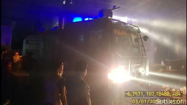 Gudang Kayu di Cianjur Terbakar Hebat, Water Cannon Diterjunkan