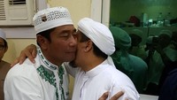 Lulung dan Habib Rizieq tampak akrab satu sama lain saat bertemu di Mekah, Arab Saudi.