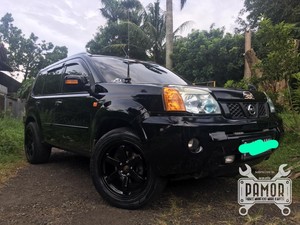 Black on Black X-Trail T30 si Simply Touring