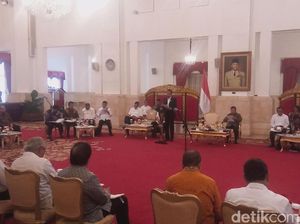 Senang Menterinya Bikin Elek Yo Band, Jokowi: Tunjukkan Kekompakan