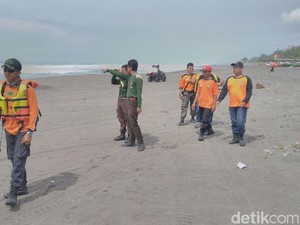 Tim SAR Kerahkan Nelayan Cari Siswa Hilang di Pantai Kebumen