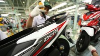 Nuansa baru New Honda BeAT eSP tampak pada torehan grafis yang berkonsep styling active dan sport fashion. Pool/AHM.