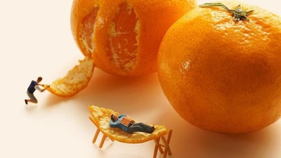 Keren! Seniman Ini Bikin Miniatur Tiap Hari dengan Objek Pisang hingga Jeruk
