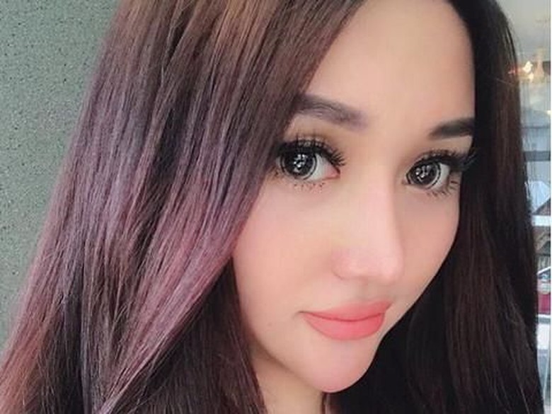 Disebut Transgender saat Foto dengan Mike Lewis, Lucinta: Saya Cewek Asli! Disebut Transgender saat Foto dengan Mike Lewis, Lucinta: Saya Cewek Asli!