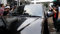 Dari penangkapan FS ini diketahui bahwa Jennifer memesan sabu seberat 1 gram kepada FS. Berdasarkan pengakuan FS pula, Jennifer sudah 10 kali memesan narkoba kepadanya.