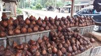 Banyak penjual salak yang berjejer di sini (Chaidir/detikTravel)