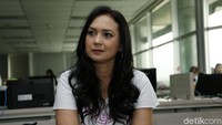 Sedangkan Ira Wibowo punya nama asli yang panjang, yaitu Raden Ayu Ira Wibowo Wirjodiprodjo Ali Mustopo. Foto: Asep Syaifullah