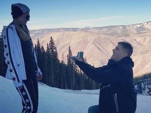 Datang ke Pesta Ultah, Paris Hilton Tidak Pakai Underwear