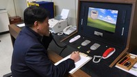 Sambungan telepon perbatasan yang ada di desa perbatasan Panmunjom terakhir kali beroperasi pada Februari 2016. Saat sambungan telepon ini masih beroperasi, kedua pihak memeriksanya dua kali setiap harinya. Foto: Yonhap via REUTERS