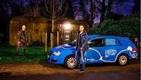 Pria berusia 31 tahun ini sudah menghabiskan waktu hampir 2 tahun mengendarai mobil listriknya dari Belanda, tepatnya sejak Maret 2016 lalu. Tujuan akhirnya, yakni Australia. Instagram/plugmeintravel.