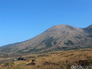 Gunung Guntur Garut dan Mitos Larangan Meniup Suling