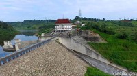 Fungsi utama bendungan untuk penyediaan air baku dan pengendalian banjir di Kota Semarang yang melalui Kali Kreo, Kali Garang, dan Banjir Kanal Barat. Pool/PUPR.