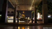 Gazebo sederhana menghadap air mancur pun sudah tersedia. Traveler pun bisa lebih asyik menikmati pesona air mancur warna-warni dari sini (Randy/detikTravel)
