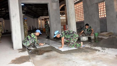 Prajurit TNI Perbaiki  Sarana Ibadah di Kongo