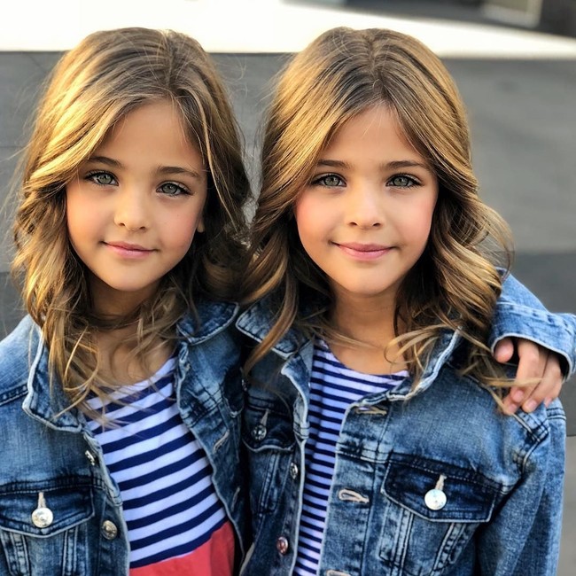 Kedua gadis tersebut pun sering mendapat pujian dari netizen. Mereka bahkan sering dibilang sebagai anak-anak tercantik di dunia. Foto: Instagram Clements Twins