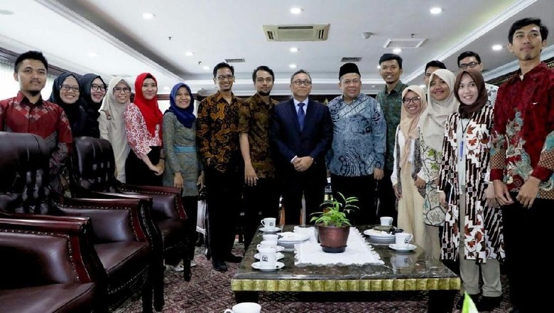 Majukan Indonesia dengan Ilmu, Jadilah Tuan di Negeri Sendiri Majukan Indonesia dengan Ilmu, Jadilah Tuan di Negeri Sendiri