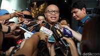 Direktur Utama BPJS Ketenagakerjaan, Agus Susanto menyambangi Gedung Merah Putih KPK, Kuningan, Jakarta Selatan, Rabu (03/01/2018). Agus mengantarkan santunan kematian bagi karyawati KPK yang meninggal dunia saat sedang menjalankan tugas pada November lalu.