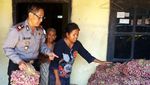 Wah, PNS dan Polisi Brebes Borong Bawang Merah