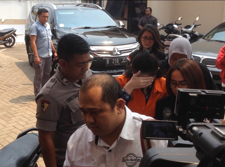 Tak Seceria Kemarin, Jennifer Dunn Menunduk saat Kembali ke Polda Tak Seceria Kemarin, Jennifer Dunn Menunduk saat Kembali ke Polda