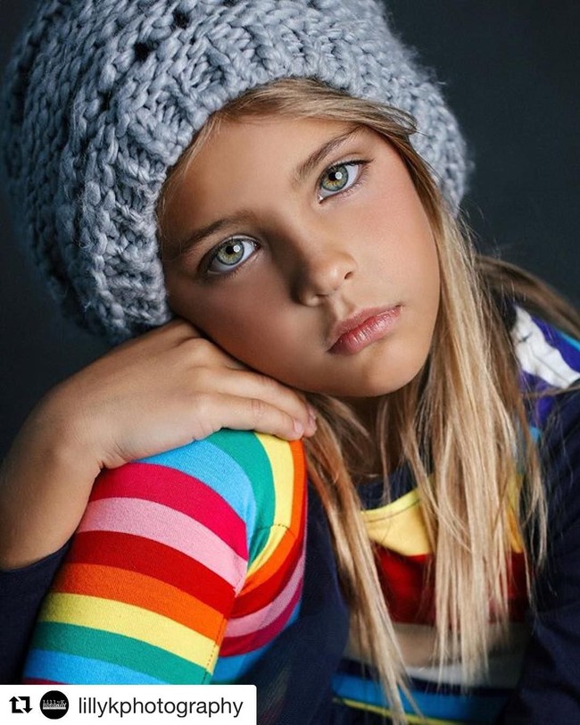 Kesulitan membedakan si kembar jika disandingkan? Ini adalah Leah Rose. Foto: Instagram Clements Twins