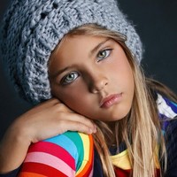 Kesulitan membedakan si kembar jika disandingkan? Ini adalah Leah Rose. Foto: Instagram Clements Twins