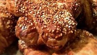 Terakhir ada pretzel croissant dari City Bakery, New York. Untuk membuat kudapan ini dibutuhkan proses 48 jam menggunakan metode klasik. Rasanya manis gurih dan sangat klasik. Foto: Istimewa
