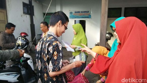 PNS di Brebes borong bawang merah