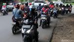 Aksi Nekat Melawan Arus yang Bahayakan Orang Lain