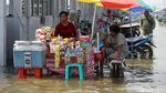 Banjir Rob Kembali Rendam Pelabuhan Kali Adem