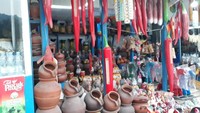 Kerajinan tangan asli Cipatat yang banyak dikenal banyak orang yaitu kuda-kudaan, miniatur truk dan berbagai bentuk kentongan kayu. (Wisma Putra/detikTravel)