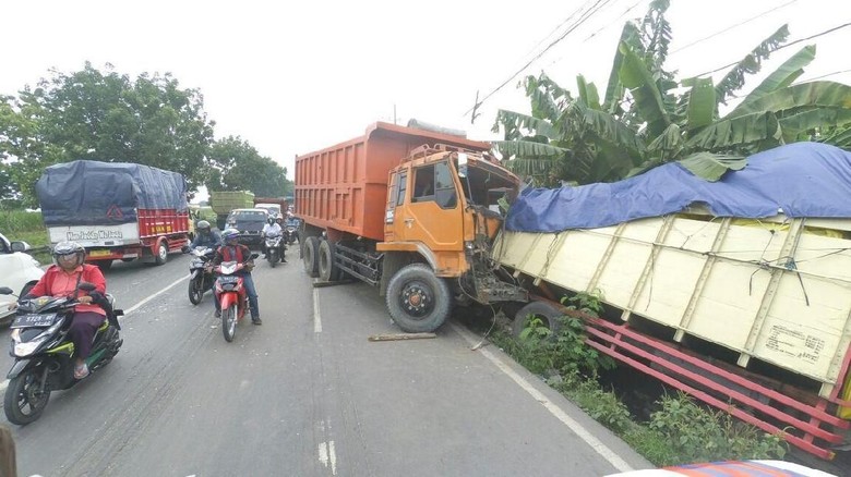 Mobil Truk Jomplang BLOG OTOMOTIF KEREN