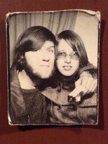 Patah Hati, Pria Ini Ogah Buka Kado Natal dari Mantan Pacar Selama 47 Tahun