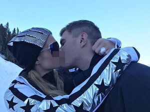 Paris Hilton Dilamar Kekasih dengan Cincin Berlian Rp 27 M