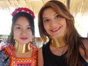 Saat Leher Tamara Bleszynski Jadi Panjang
