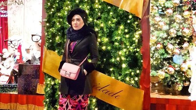 10 Gaya Mewah Vie Shantie, Hijabers Malaysia yang Liburan Bareng Syahrini