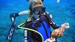 Foto: Gaya Liburan Paris Hilton Sebelum Dilamar Kekasih